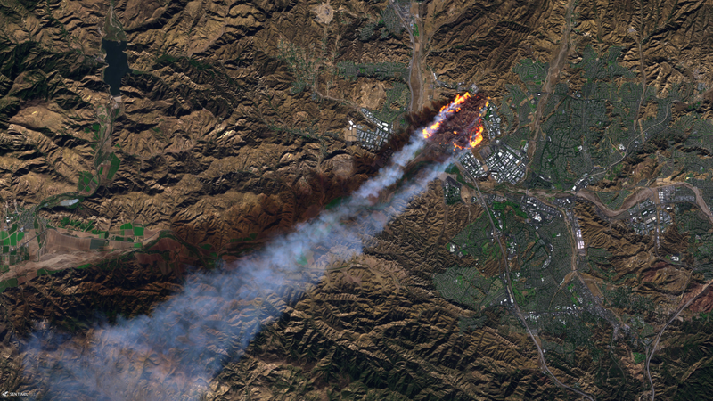 The Rye Fire burning near Santa Clarita. Image: Pierre Markuse/Flickr